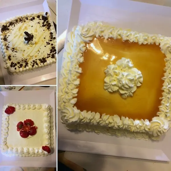 Assemblage de trois gâteaux carrés aux décors différents
